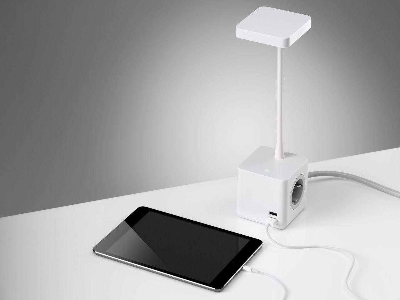 Cubert Çok Amaçlı Masa Lambası